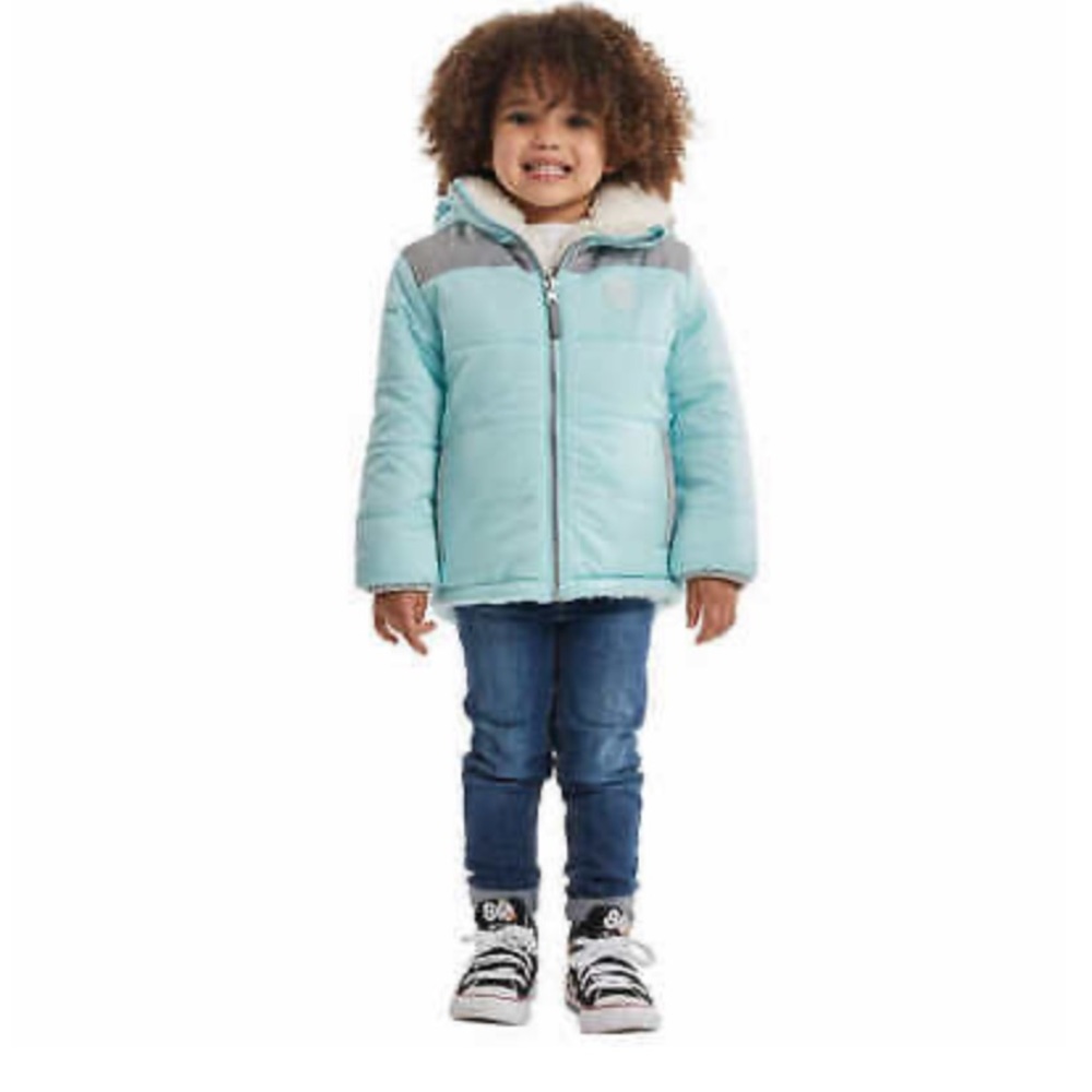 NWT. Toddler Girl’s Reversible faux fur jacket ❄️🌨☃️